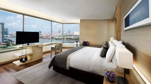 Avani Plus Riverside Bangkok Hotel — hotel room
