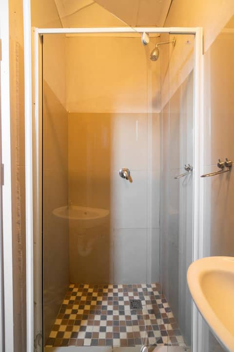Hasate Guest House 4 st james street Oakdale Belliville Cape Town South Africa — bathroom