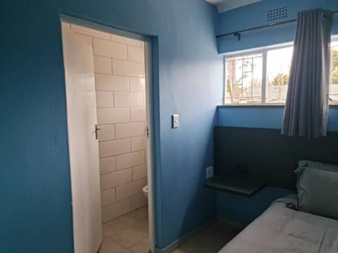 Hasate Guest House 4 st james street Oakdale Belliville Cape Town South Africa — photo 4
