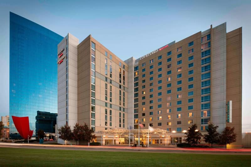 Courtyard by Marriott Indianapolis Downtown — building
