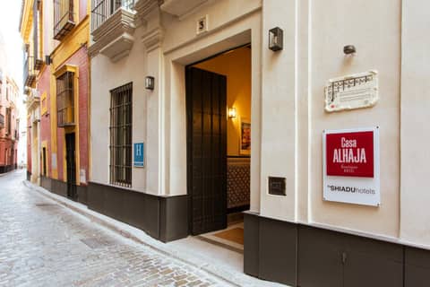 Casa Alhaja by Shiadu — building
