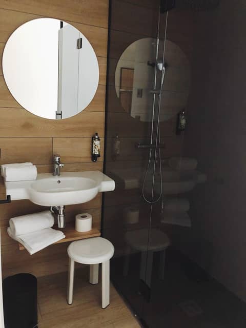 voco Bilbao - City by IHG — bathroom