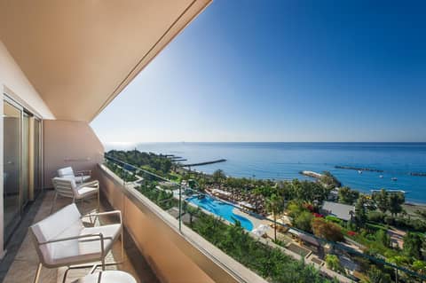 Four Seasons Hotel — balance & terrace
