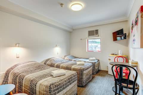 Arena Hotel (formerly Sleep Express Motel) — photo 4