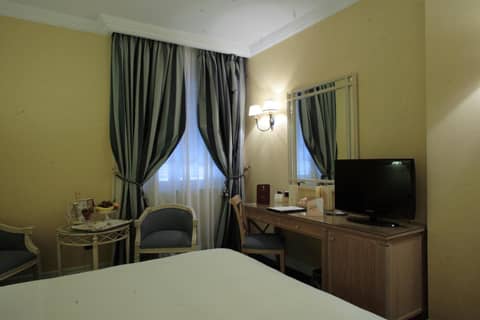 Palazzo Alabardieri — hotel room