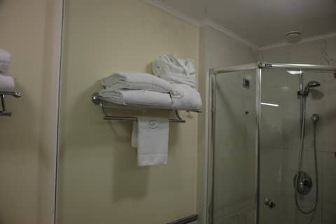 Palazzo Alabardieri — bathroom