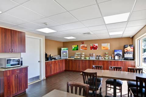 Quality Inn & Suites Heritage Park — photo 8