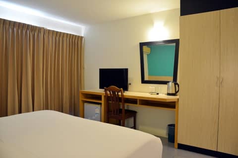 Baan Manthana Hotel — hotel room