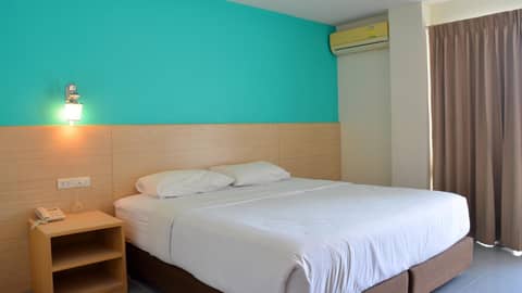 Baan Manthana Hotel — hotel room