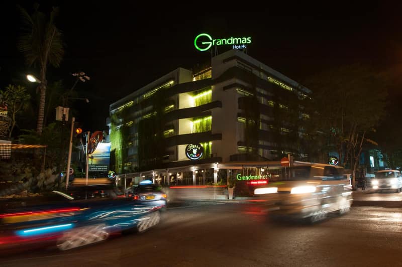 Grandmas Plus Hotel Legian — building
