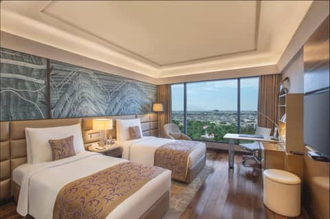 The Leela Ambience Convention Hotel Delhi — photo 9
