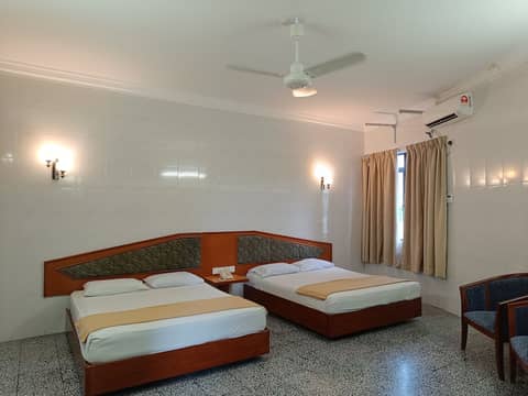 Hotel Hong Ping — hotel room