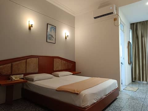 Hotel Hong Ping — hotel room
