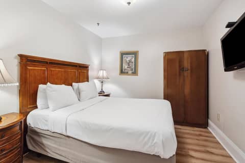 Maison Pierre Lafitte — hotel room