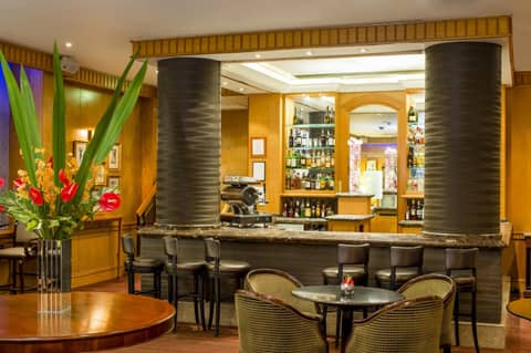 Millennium Hotel and Conference Centre Gloucester London — lounge