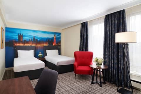 Millennium Hotel and Conference Centre Gloucester London — hotel room