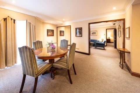 Millennium Hotel and Conference Centre Gloucester London — hotel room
