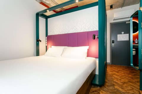 YOTEL Manchester Deansgate — photo 8