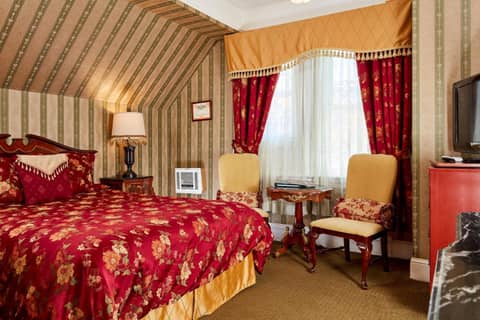 Queen Anne — hotel room