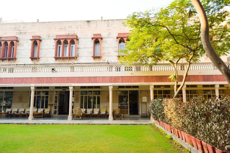 Hotel Arya Niwas — building
