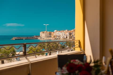 Hotel Riva Del Sole — balance & terrace