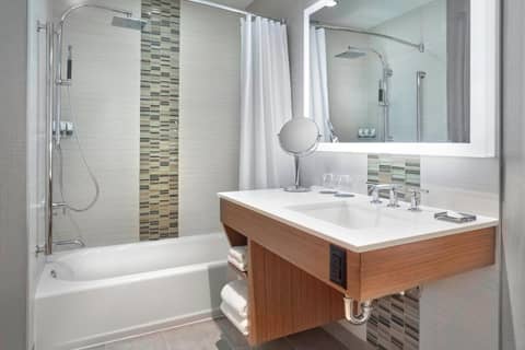 The Westin Calgary Airport — photo 9