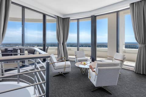 Meriton Suites Kent Street Sydney — lounge