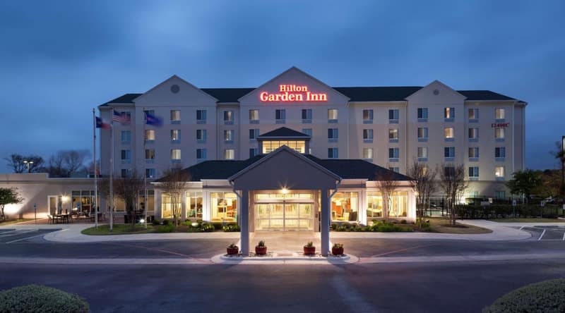 Hilton Garden Inn Austin North — building