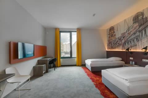 Campanile Muenchen Sendling — hotel room