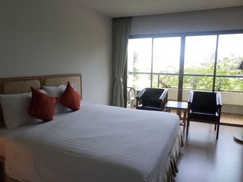 Nautical Inn — hotel room