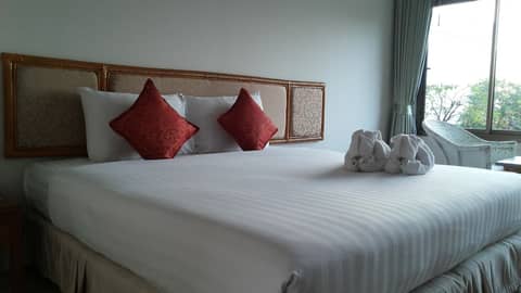 Nautical Inn — hotel room