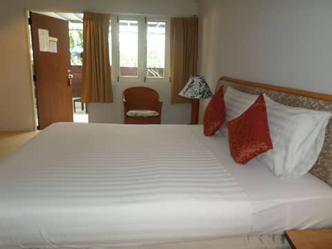 Nautical Inn — hotel room