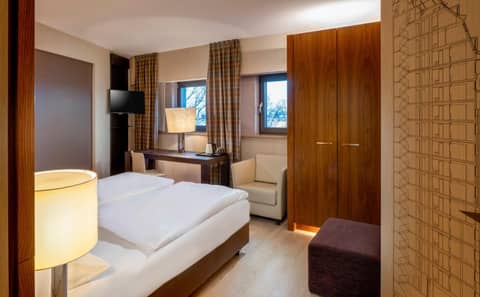 MÖVENPICK Hotel Hamburg City, historischer Wasserturm im Schanzenpark — photo 6