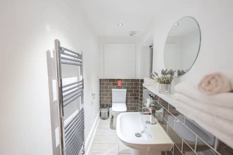 Edinburgh Castle Apartments — photo 9