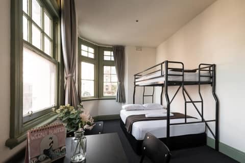 Sydney Central Inn — hotel room