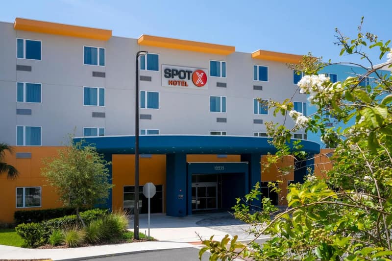 SPOT X Hotel Orlando Intl Dr by The Red Collection — building