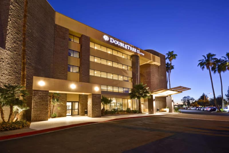 DoubleTree by Hilton Phoenix North — building