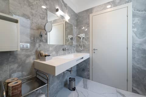 Hotel Milano Castello — bathroom
