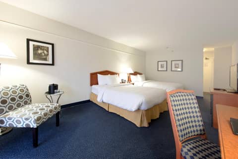 Toronto Don Valley Hotel and Suites — hotel room
