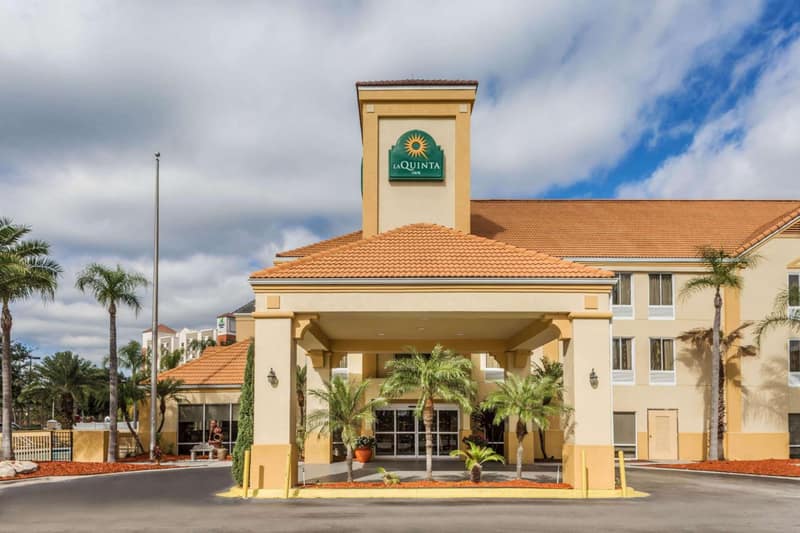 La Quinta by Wyndham Orlando Universal area - Free Shuttle to Universal — building