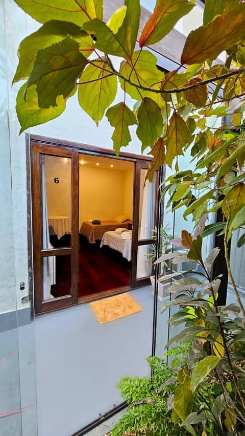 Beach Guest House - GMT — hotel room