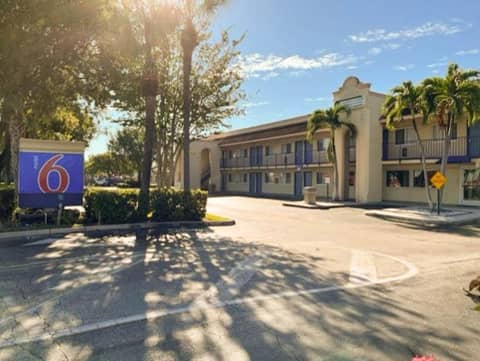 Motel 6 Riviera Beach FL — photo 3