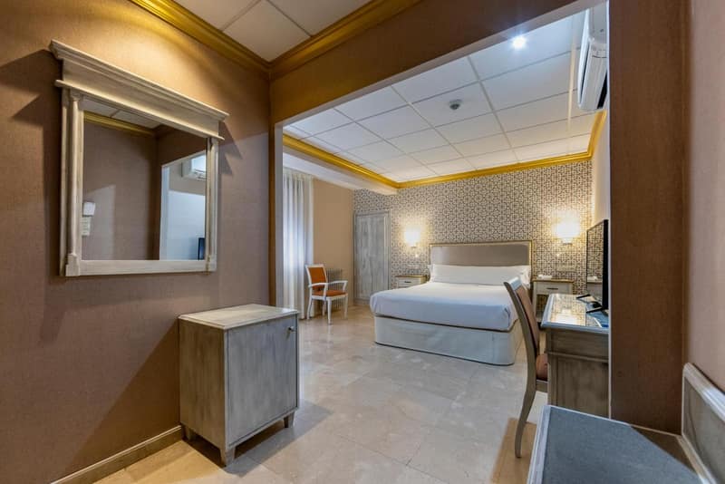 Hotel Sacromonte — hotel room