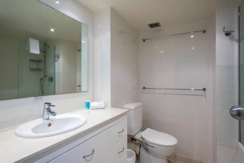 Breakers North Absolute Beachfront Apartments - Official — photo 3