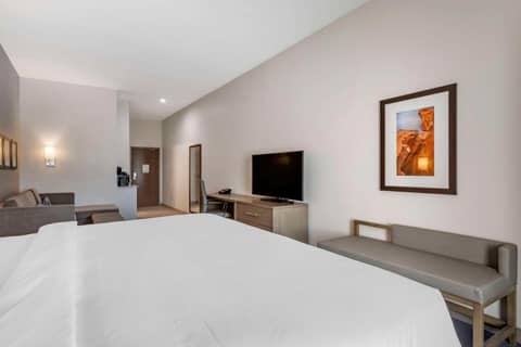 Comfort Suites Scottsdale Talking Stick Entertainment District — photo 3