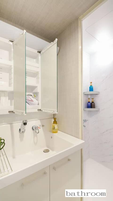 Aparthotel Palais Royal with Parking — bathroom