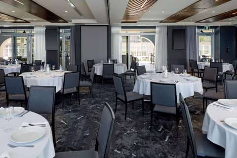 Homewood Suites By Hilton Montreal Downtown — dining