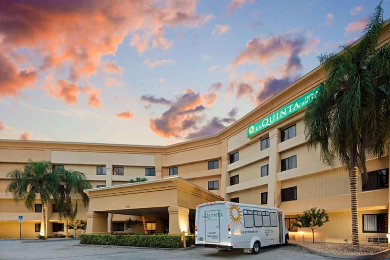 La Quinta by Wyndham Miami Airport East — building