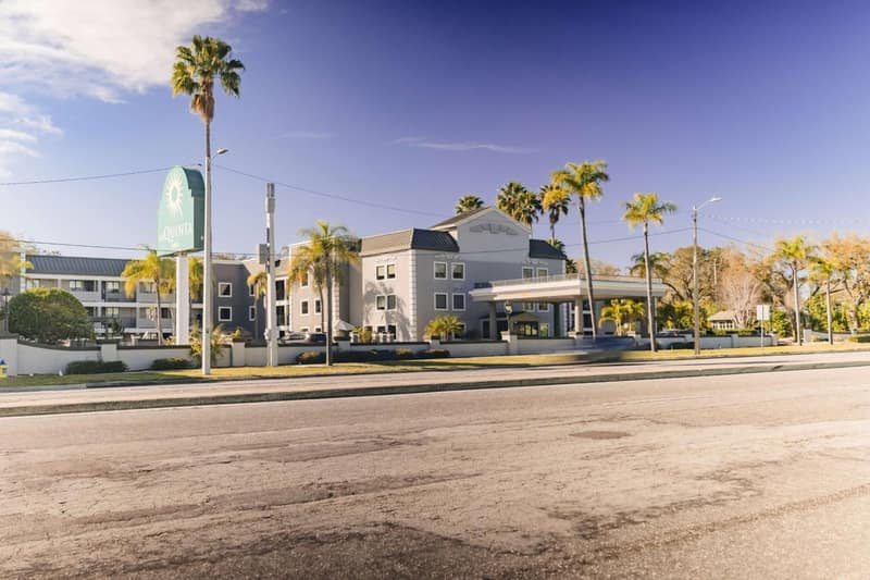 La Quinta Inn by Wyndham Tampa Near Busch Gardens — building