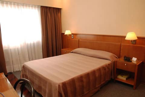 Hotel Napoleón — hotel room